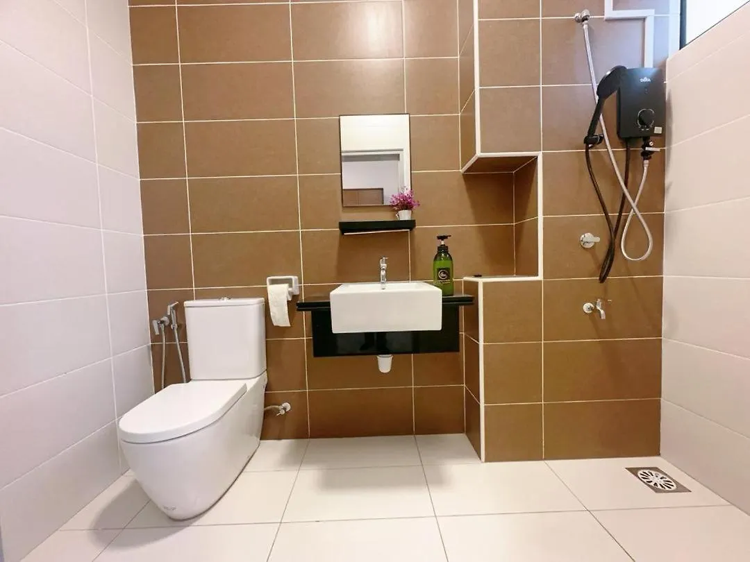 Hello Baby Dato Onn Tebing 10Pax Private Bathroom Johor Bahru 0*,