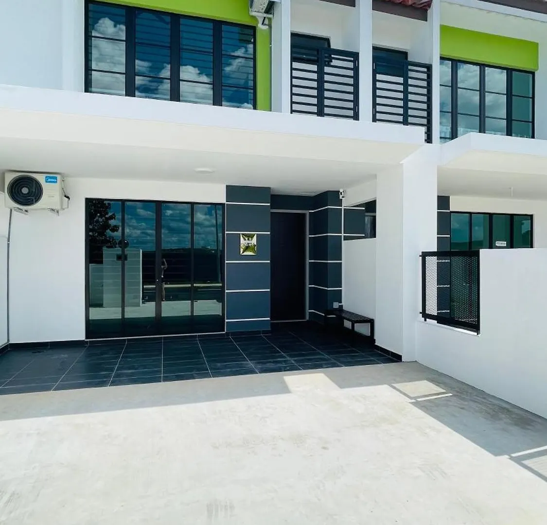 Holiday home Hello Baby Dato Onn Tebing 10Pax Private Bathroom Johor Bahru