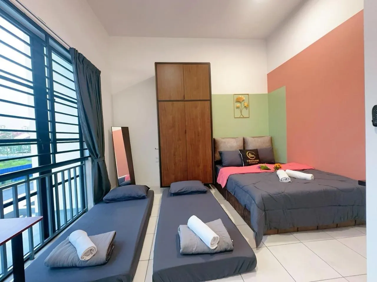 Hello Baby Dato Onn Tebing 10Pax Private Bathroom Johor Bahru